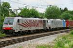 186 284-6 + 186 105-3, Railpool, aufgenommen am 11.06.11, bei der Durchfahrt durch A�ling.