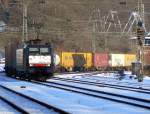 ES 64 F4-999  Mike  mit Containerzug in K�ln West am 30.12.2010