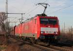 189 079-7 mit Schwestermaschine und Erzzug in Porz Wahn am 09.02.2011
