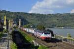 189 212-4 mit dem DGS 43675 (Rotterdam Waalhaven - Melzo) am 03.10.2014 bei Oberwesel.