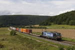 193 850 mit einem Containerzug am 18.
