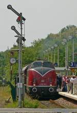Freie Fahrt f�r V200 033 am Bahnhof Witterschlick.