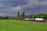 E37 526 mit einem Güterzug am 30.7.2014 bei Langenfeld(Rhld.). 
