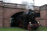 Die 52 4867 der historischen Eisenbahn Frankfurt am main kommt gerade vom Eisenen steg und f�hrt Richtung Frankfurt Ost.