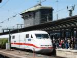 Dieser ICE1 Triebkopf kommt im Frankfurter Hauptbahnhof an und wird diesen wahrscheinlich wieder �berf�llt am 22.05.2010 verlassen.