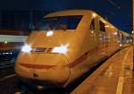 Ein ICE 2 auf Gleis 9 in K�ln Hbf.