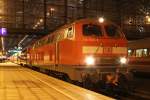 Die 218 833-2 und 218 838-1 mit einen defekten ICE3 in K�ln Hbf am 28,02,10