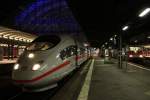 Der ICE verl�sst am Abend des 12.06.2010 den Frankfurter Hbf in Richtung Dortmund und die 101 070-1 muss noch warten.
