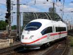 Ein ICE 3 bei der Einfahrt in K�ln Hbf am 13.06.2010
