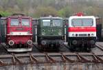 Ein schmuckes DR Trio : 211 001-5 und 242 151-8 in Bochum Dahlhausen am 14.04.2012