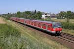 Der 420 384-0 und 420 885-6 in Riedstadt-Wolfskehlen am 01,08,12 
