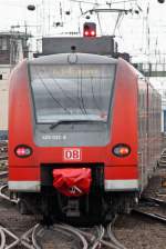 Der Flirt Express 425 033-8 in K�ln Hbf am 28,02,10