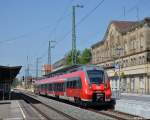 442 233-3 als S1 von Bamberg nach Hartmanshof am 01.05.2012 in F�rth(Bay) Hbf.