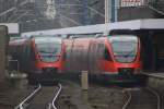 644 044 hat leichten �lfrass und ein 643er treffen sich am 28.02.2011 im Bonner Hbf.