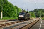 Solodurchfahrt der ES 64 U2-033 durch A�ling, Obb.