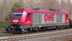 OHE 270080 steht mit einen leeren Holzzug in Munster (01.04.10)