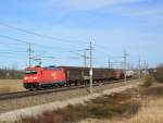 185 281-3 ist mit einem gemischten G�terzug am 20.