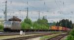 185 537-8, TX Logistik, aufgenommen bei der Einfahrt in den Bahnhof Treuchtlingen, am 03.05.11.
