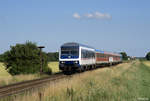 245 212-6 schiebt den RE 11020 (Hamburg-Altona - Westerland(Sylt)) am 06.07.2017 bei Lenshallig am BÜ Südergotteskoogweg.
