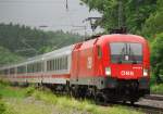 1016 010-9, aufgenommen im EC-Dienst, am 31.05.10, bei der Durchfahrt durch A�ling.