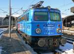 1042 520 mit neuer  LOK Magazin  Werbung beim Halt an Gleis 2 in K�ln Hbf am 16.02.2010