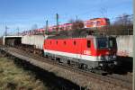 1144 mit G�terzug aus M�nchen-Ost RBF in Richtung Rosenheim.In Waldtrudering