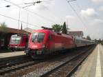 1116 132-0 von M�nchen kommend beim Halt im Bahnhof von Prien am   1.