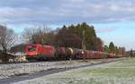 1116 195 ist mit einem G�terzug am 5.
