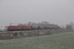 1116 095 und 1116 196 mit einem gemischten G�terzug in dichtem Schneetreiben am 28.