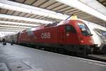 1216 018-2 fuhr soeben in den M�nchner Hauptbahnhof ein.